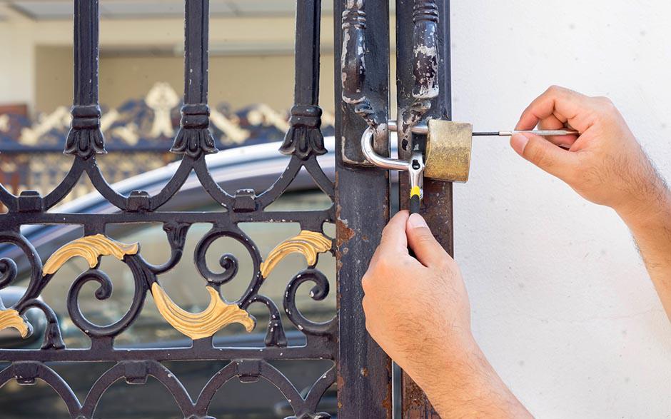 combien coute un serrurier pour ouvrir une porte Antony