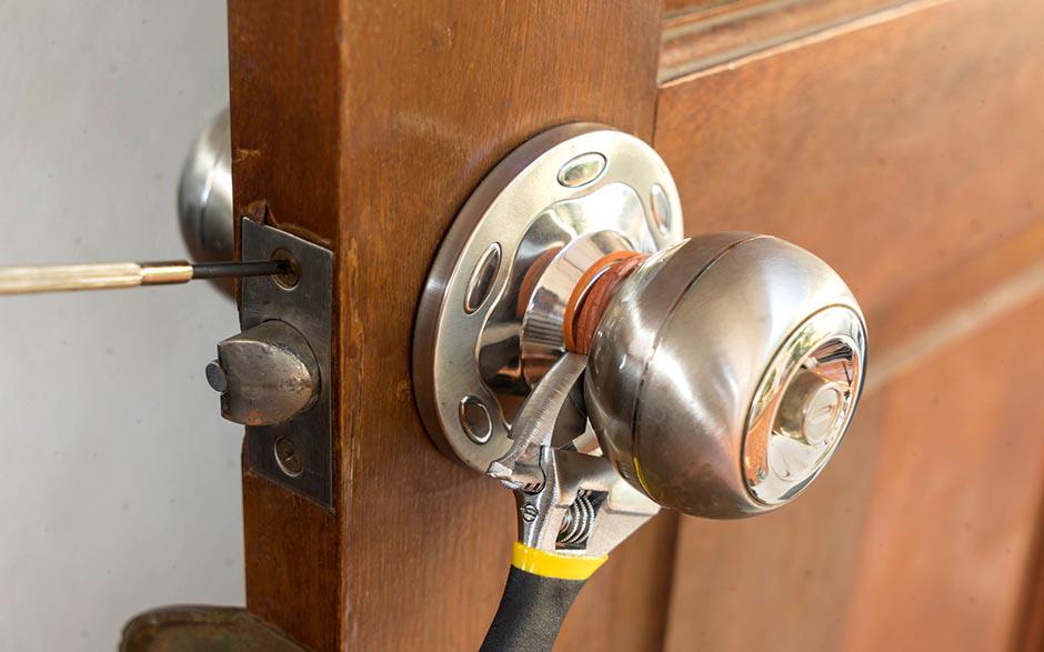combien coute un serrurier pour ouvrir une porte Antony